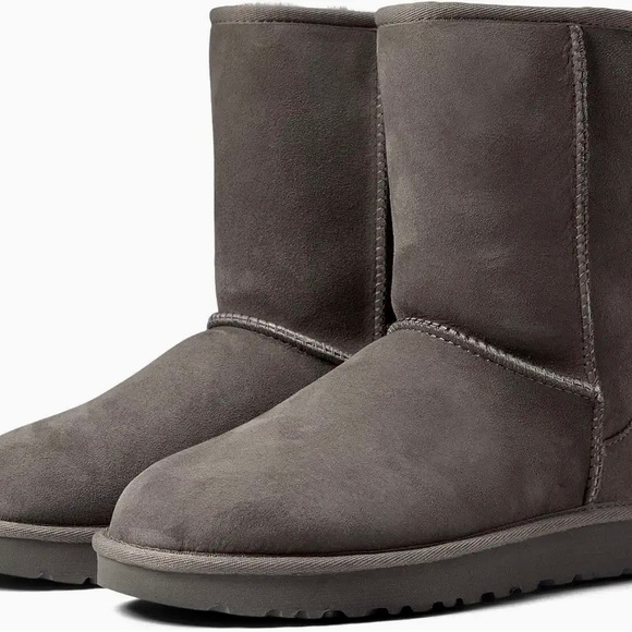 NIB UGG Classic Short II - Women Size 8 - Picture 9 of 12